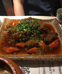 跟想象不太一样的网红店,以为会是一个安静的小酒馆,结果好多人