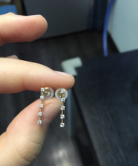 in love品牌9k金镶锆石条形耳钉,