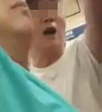 不满病孩坐博爱座,老人骂停地铁