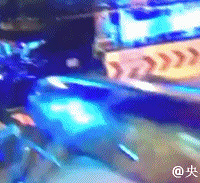 泰国普吉岛:中国游客大巴侧翻