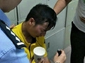 外卖小哥中暑晕倒