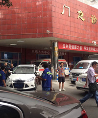 想爆粗口!!!六院有无良车主把120通道堵了
