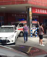 想爆粗口!!!六院有无良车主把120通道堵了