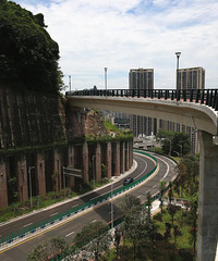 惊险!重庆现“空中悬廊”观光步道