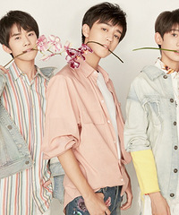 tfboys写真,少年叼花有点酷