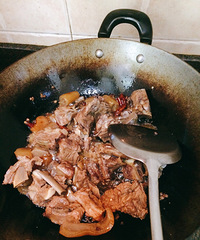 夏日妙搭:麻辣干锅与清凉南瓜露