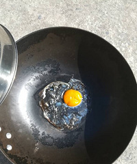 太阳这么大,我们去煎蛋,用个锅儿稍微干净点