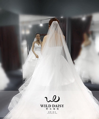 �����㣬������`�`��ɴ·��żȻʰ���һ֧��Ұ�����ա�