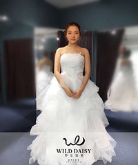 �����㣬������`�`��ɴ·��żȻʰ���һ֧��Ұ�����ա�