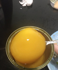 团购的黄桃罐头冰了好好吃!