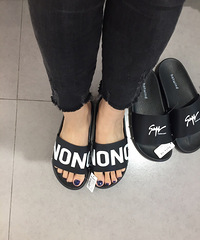 趁娃避暑抓紧时间逛街,衣服鞋子试了个遍