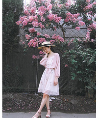 ���������±���ĵ��̣������ʸв����ģ����ᴩһ�ξ��ӵ��·�