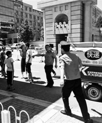 Ϊ廪ѧУ԰ι һĿڲݳ