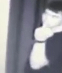 惊魂90秒!男子强拽女子进屋欲强奸