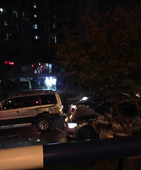 刚刚大公馆立交五车相撞了,好吓人