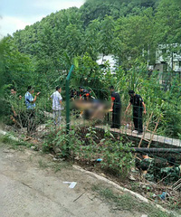 女子借车开回家,不幸翻入两米深水沟身亡