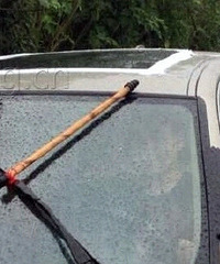 下雨天行车,雨刮损坏咋办