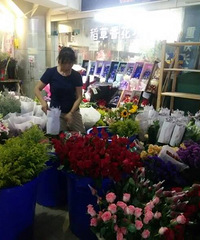 会展买花归来,我自己配的这一束买成35,你们觉得贵吗?