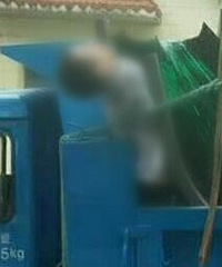重庆男子下货时被玻璃压死
