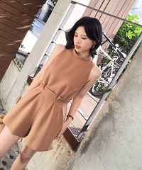 �����ر�ϲ����Ư���·�����ͬʱ��������ɫ����û�к���һ���ģ�