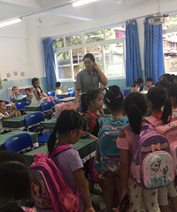 ��ѧ����ֱ����ƺʵ��Сѧ������У����ѧ��һ��