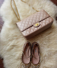 �ݳ�����������С�һ·�������ھ����С�