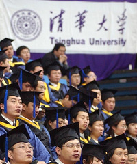 清华大学研究生偷窥女厕被处分