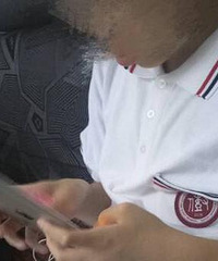现在学生娃儿的校服这么贵了?
