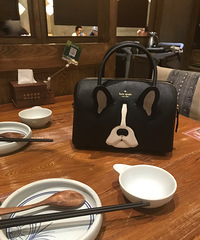 晒晒新买的包包,kate spade,在30岁以前再装一次嫩