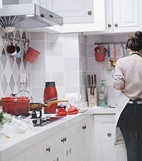 �ҵı����ǹ��ޣ�ȫ��ľ�ذ壬ǳ��ɫǽ�ᣬ���ζ��Ƕ�ɳ��