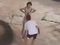 情侣吵架,她脱衣服