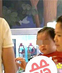 据说这是杜江霍思燕二胎女儿?