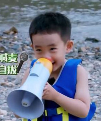 有一对暴脾气父母小小春还这么软萌