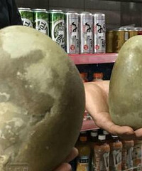 男子宰杀老马发现珍贵马宝?
