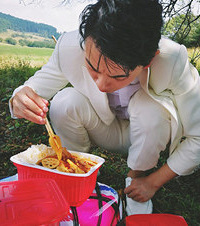 带上自热火锅和黑婚纱去仙女山拍照,化妆师自制的麋鹿角好萌