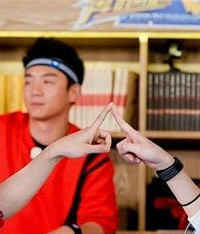 热巴和鹿晗、赵又廷闹绯闻,真狗血