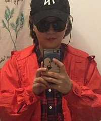 我妈把她30年前的风衣翻出来了