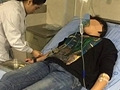 他看喜剧笑出心脏病
