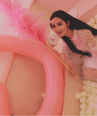 �������£�ȥ���������������ޣ����и�����ɫ