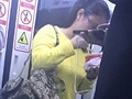 她在地铁上吃酸辣粉
