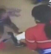 监控拍到3岁孩子被老师打了