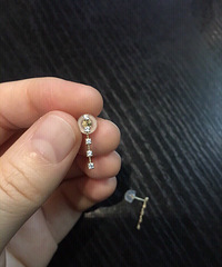 in love品牌9k金镶锆石条形耳钉,