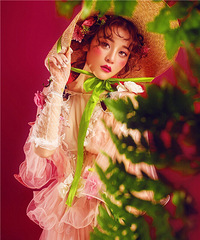 ��һ�۾ͱ��Լ����޵��ˣ���ͷ�ʻ�����Ƭ���о��Լ����ǻ�����