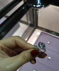 6���������ʵ��̫ҫ�ۣ���С���ӵ���ָͷ���֣���ֱ��Ϲ��