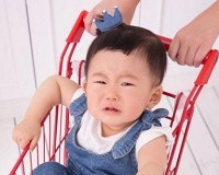 被装在车子里头不开心了
