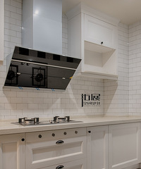 色彩搭配是亮点,全白的厨卫干净明亮