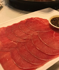 麻辣蒜香排骨,腊味广味香肠,藕夹小鲜肉,勒家火锅特色有点多