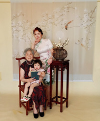 四世同堂,纪念最好的我们,第一次穿上婚纱的外婆好萌