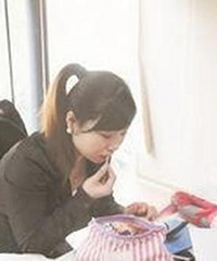 25岁女孩急性肾衰竭离世怎么回事?医生:只因她吃饭常做一件事