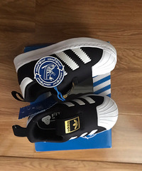全新adidas童鞋码子5K(适合脚长12-13cm)专柜价